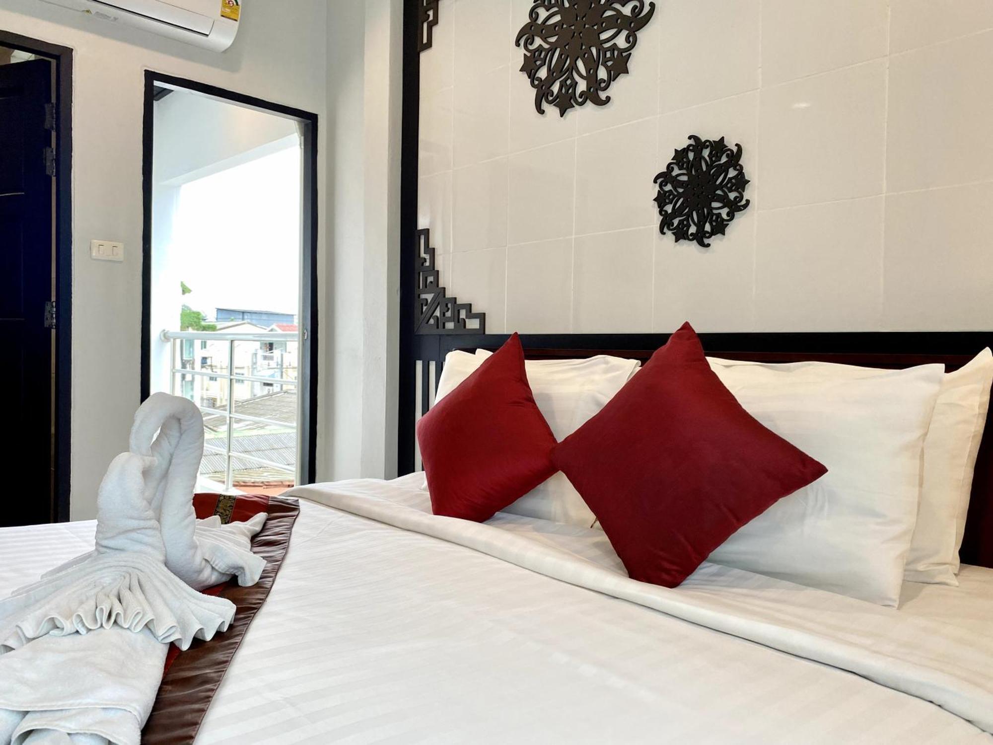 Sunray Beach Hotel Patong Екстериор снимка