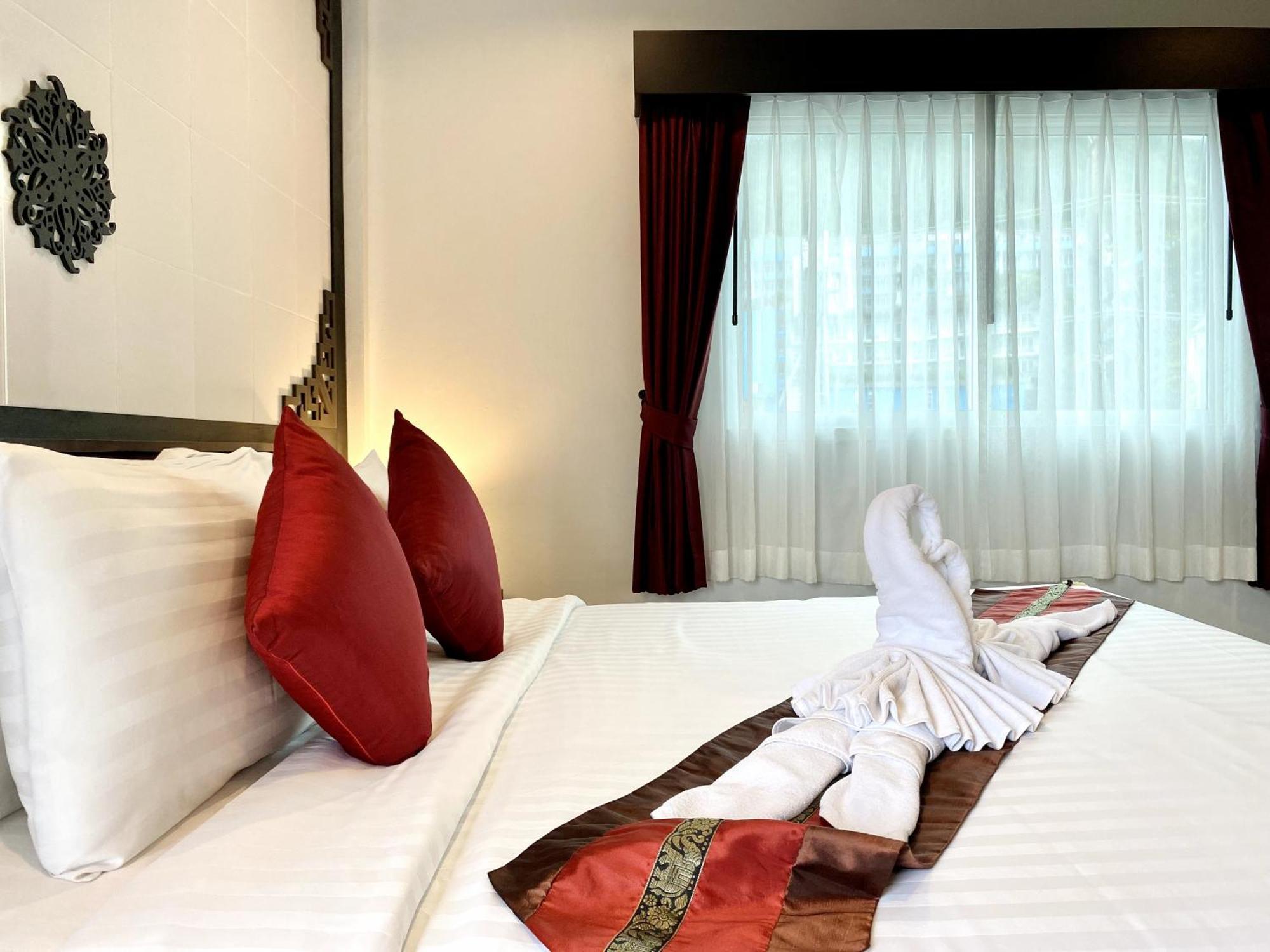 Sunray Beach Hotel Patong Екстериор снимка