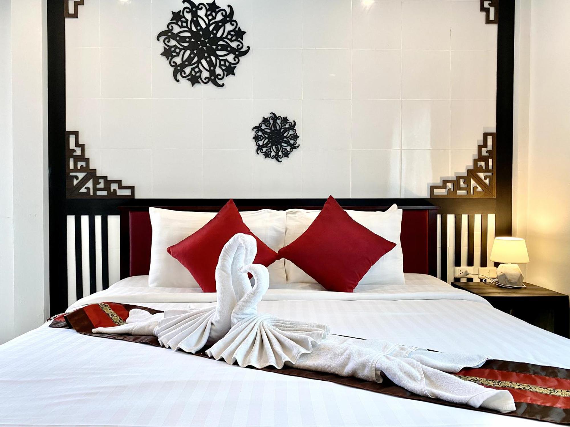 Sunray Beach Hotel Patong Екстериор снимка
