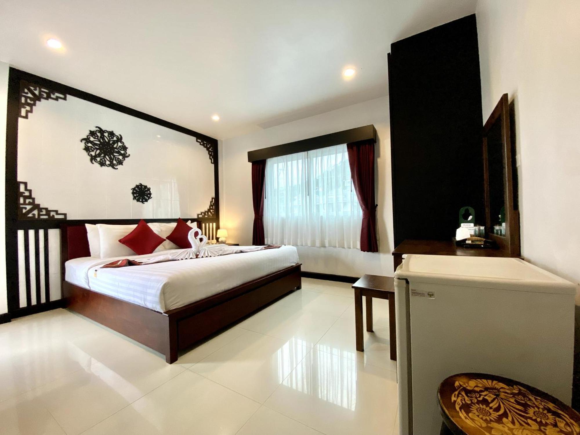 Sunray Beach Hotel Patong Екстериор снимка