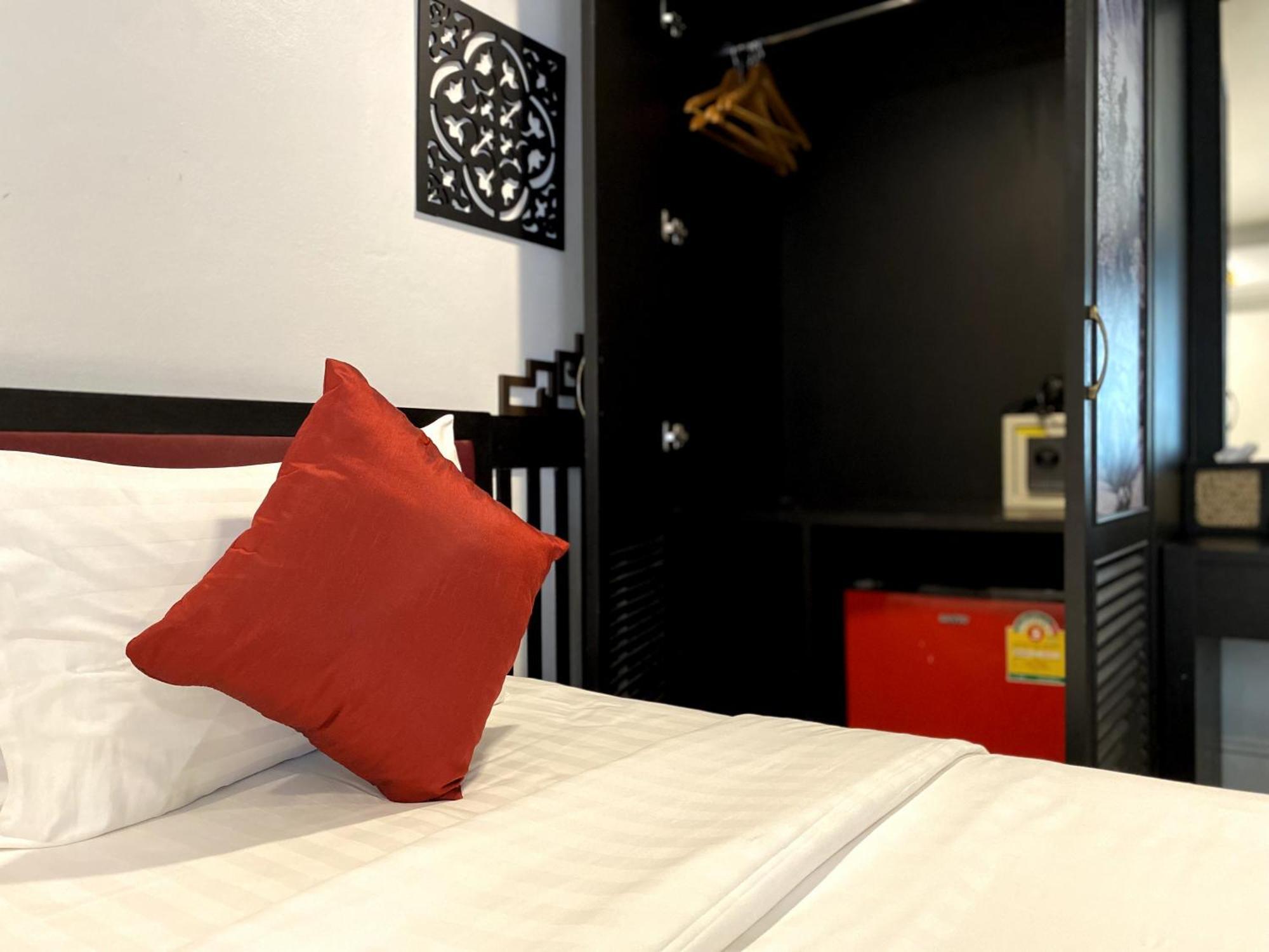 Sunray Beach Hotel Patong Екстериор снимка