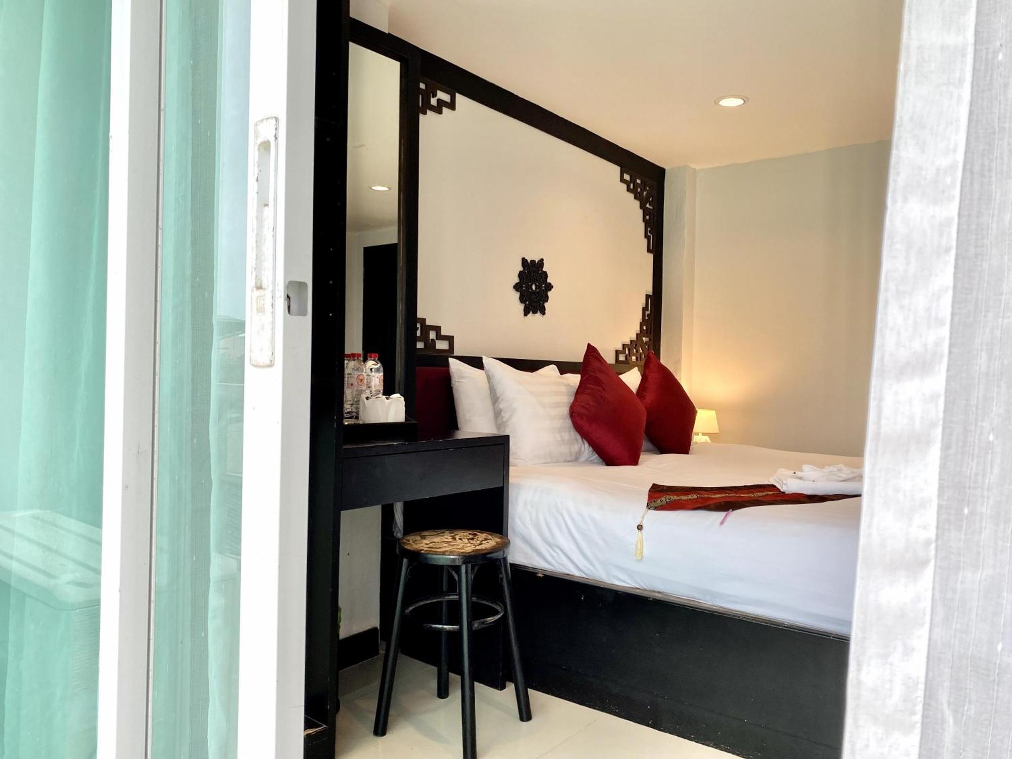 Sunray Beach Hotel Patong Екстериор снимка