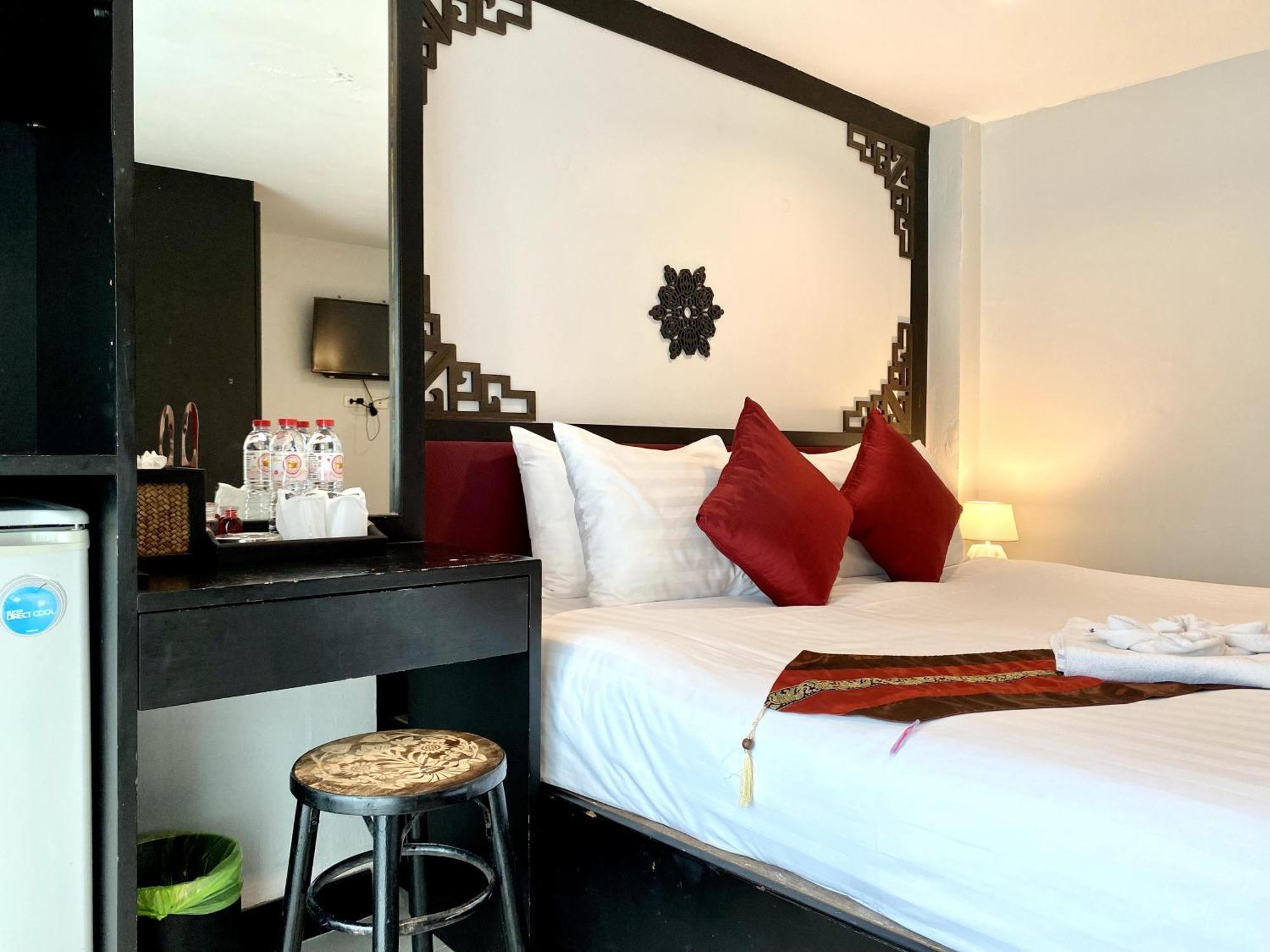 Sunray Beach Hotel Patong Екстериор снимка